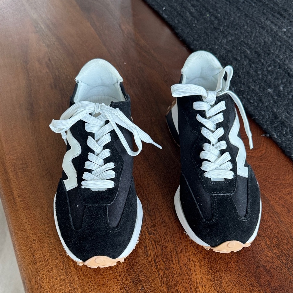 Steve Madden Campo Black and White Sneakers size 9 - Picture 2 of 5
